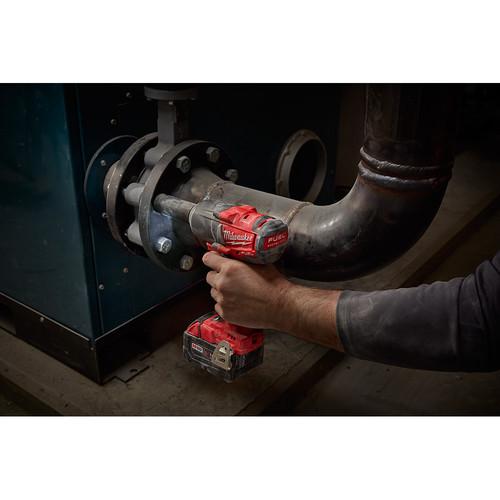 Milwaukee 2860-22 M18 FUEL 1/2 in. Mid-Torque Impact Wrench Kit with Pin Detent - Image 6