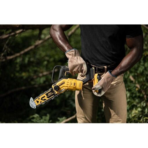 DEWALT 20V MAX 8-in. Brushless Cordless Pruning Chainsaw DCCS623B - Image 4