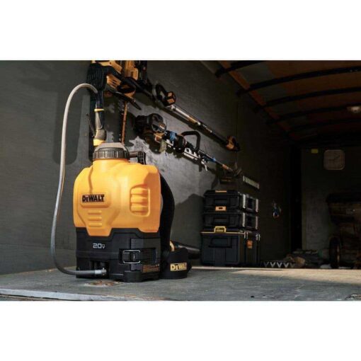DEWALT 4 Gallon 20V MAX Lithium-Ion Powered Backpack Sprayer 190742 - Image 2