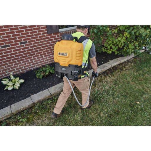 DEWALT 4 Gallon 20V MAX Lithium-Ion Powered Backpack Sprayer 190742 - Image 4