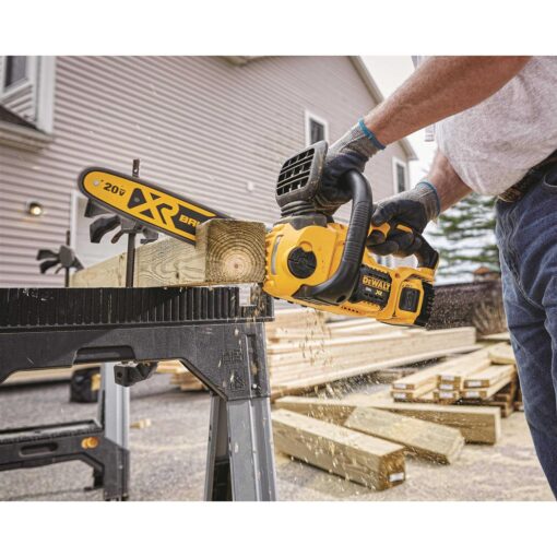 DEWALT 20V MAX Compact Chainsaw Kit DCCS620P1 - Image 3