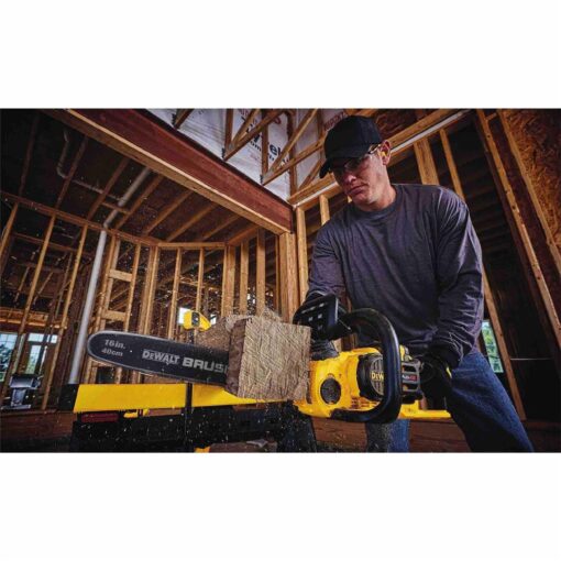 DEWALT FLEXVOLT 60V MAX DCCS670X1 Brushless Chainsaw Kit - Image 4