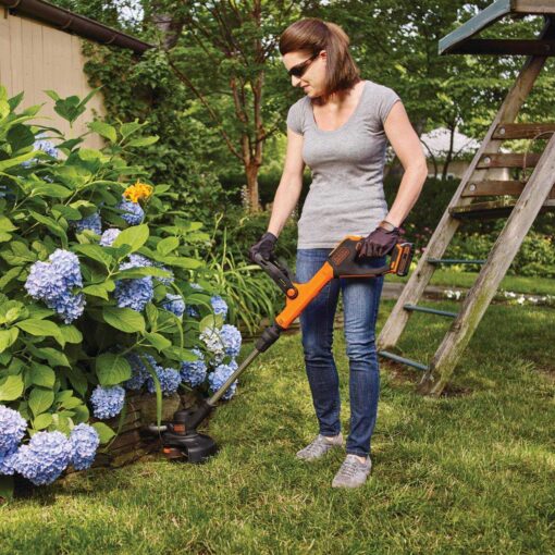 BLACK+DECKER LSTE525 20V MAX Lithium-Ion 2 Battery Cordless String Trimmer / Edger - Image 3