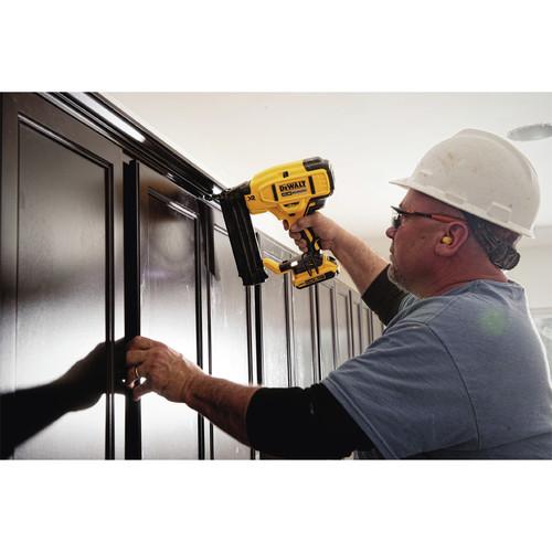 DEWALT 20V MAX Cordless Lithium-Ion XR 18 GA Cordless Brad Nailer Kit - DCN680D1 - Image 6