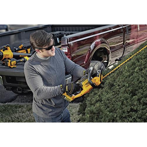 DEWALT 20V MAX 5.0 Ah Cordless Lithium-Ion 22 in. Hedge Trimmer - DCHT820P1 - Image 3