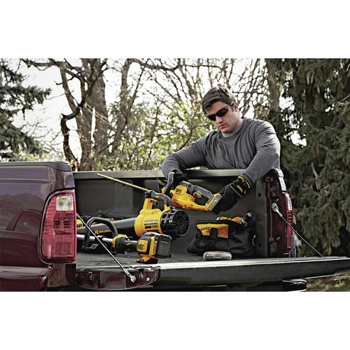 DEWALT 20V MAX 5.0 Ah Cordless Lithium-Ion 22 in. Hedge Trimmer - DCHT820P1 - Image 5