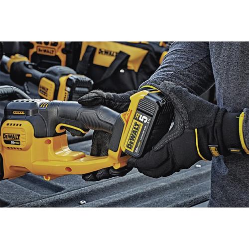 DEWALT 20V MAX 5.0 Ah Cordless Lithium-Ion 22 in. Hedge Trimmer - DCHT820P1 - Image 7