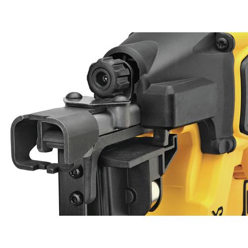 DEWALT 20V MAX XR 9GA Fencing Stapler Kit with (2) 5 Ah Li-Ion Batteries - DCFS950P2 - Image 5