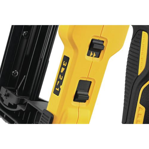 DEWALT 20V MAX XR 9GA Fencing Stapler Kit with (2) 5 Ah Li-Ion Batteries - DCFS950P2 - Image 9