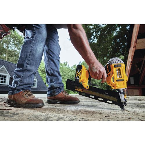 DEWALT 20V MAX 21-degree Plastic Collated Framing Nailer Kit - DCN21PLM1 - Image 10