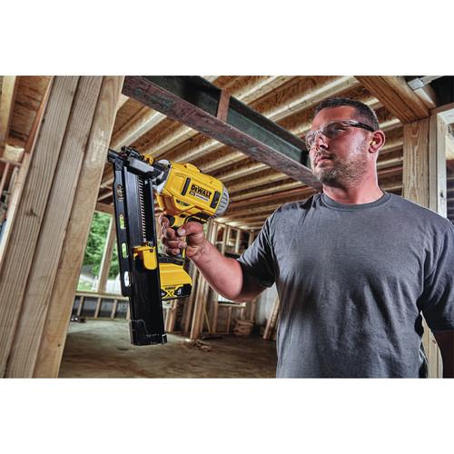 DEWALT 20V MAX 21-degree Plastic Collated Framing Nailer Kit - DCN21PLM1 - Image 9