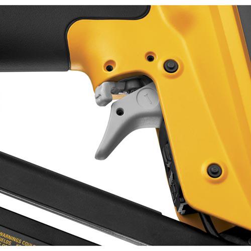 DEWALT 15-Gauge 1 in. – 2-1/2 in. Angled Finish Nailer Kit - D51276K - Image 3