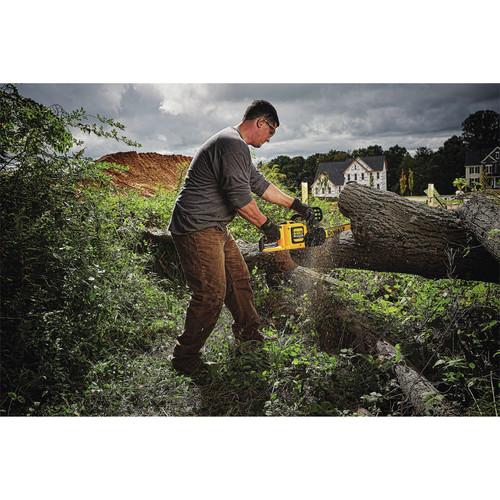 DEWALT 60V 3.0 Ah FLEXVOLT Cordless Lithium-Ion Brushless 16 in. Chainsaw - DCCS670X1 - Image 4