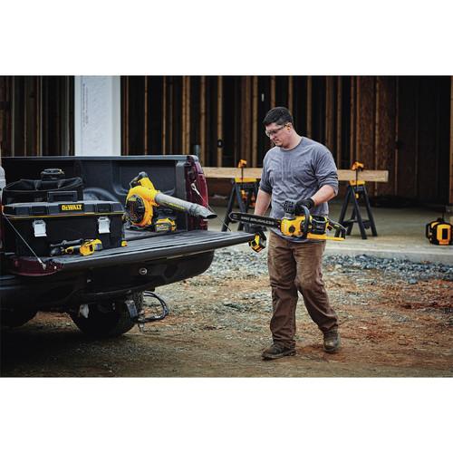 DEWALT 60V 3.0 Ah FLEXVOLT Cordless Lithium-Ion Brushless 16 in. Chainsaw - DCCS670X1 - Image 6