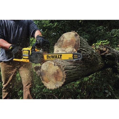DEWALT 60V 3.0 Ah FLEXVOLT Cordless Lithium-Ion Brushless 16 in. Chainsaw - DCCS670X1 - Image 7