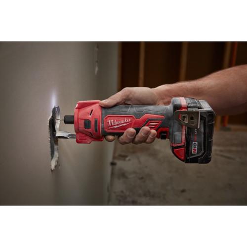 Milwaukee 2627-22 M18 18V 3.0 Ah Cordless Lithium-Ion Cut Out Tool Kit - Image 6