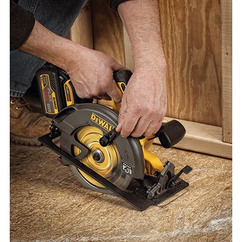 DEWALT FlexVolt 60V MAX Cordless Lithium-Ion 7-1/4 in. Circular Saw Kit with Battery - DCS575T1 - Image 7