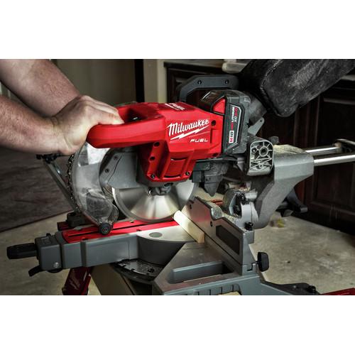 Milwaukee 2733-21 M18 FUEL 7-1/4 in. Dual Bevel Sliding Compound Miter Saw Kit - Image 4