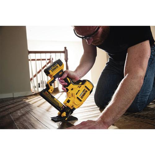 DEWALT 20V MAX XR 18 Gauge Cordless Framing Stapler - DCN682M1 - Image 11