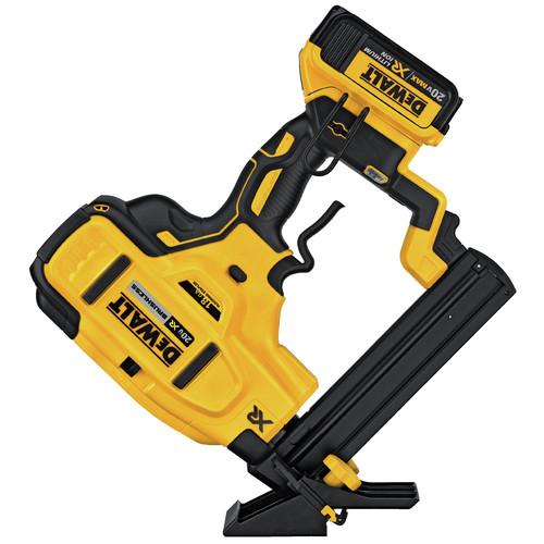 DEWALT 20V MAX XR 18 Gauge Cordless Framing Stapler - DCN682M1 - Image 4