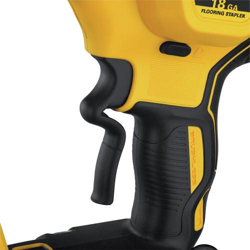 DEWALT 20V MAX XR 18 Gauge Cordless Framing Stapler - DCN682M1 - Image 6