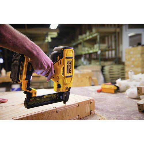DEWALT 20V MAX Cordless Lithium-Ion 18 Gauge Narrow Crown Stapler Kit - DCN681D1 - Image 18