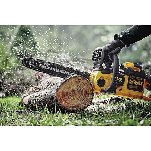 DEWALT 40V MAX XR Lithium-Ion Brushless 16 in. Chainsaw with 7.5 Ah Battery - DCCS690X1 - Image 4