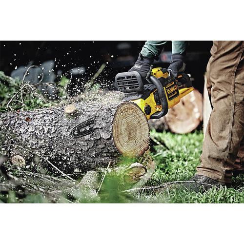DEWALT 40V MAX XR Lithium-Ion Brushless 16 in. Chainsaw with 7.5 Ah Battery - DCCS690X1 - Image 5