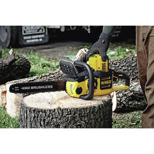 DEWALT 40V MAX XR Lithium-Ion Brushless 16 in. Chainsaw with 7.5 Ah Battery - DCCS690X1 - Image 6