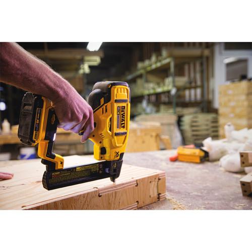 Factory Reconditioned DEWALT 20V MAX Cordless Lithium-Ion 18 Gauge Narrow Crown Stapler Kit - DCN681D1R - Image 11