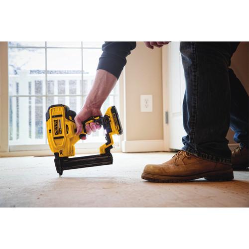 Factory Reconditioned DEWALT 20V MAX Cordless Lithium-Ion 18 Gauge Narrow Crown Stapler Kit - DCN681D1R - Image 13
