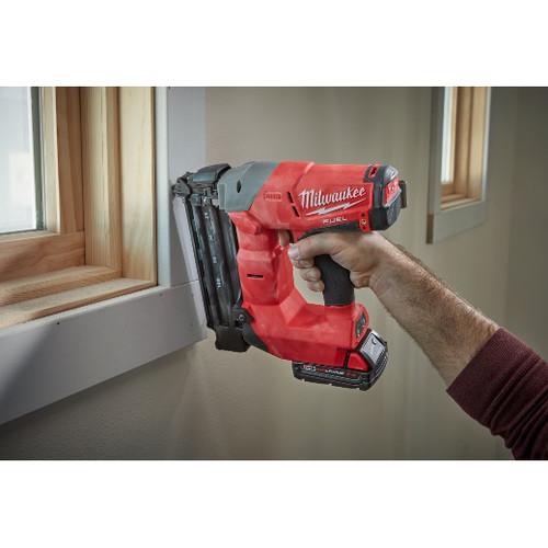 Factory Reconditioned Milwaukee 2740-81CT M18 FUEL Cordless Lithium-Ion 18-Gauge Brushless Brad Nailer Kit - Image 4