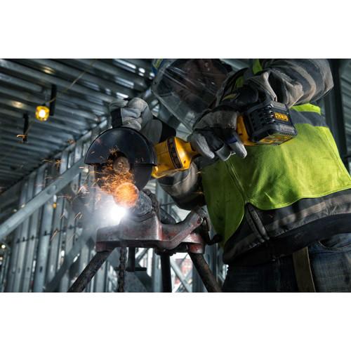 DEWALT FlexVolt 60V MAX Cordless Lithium-Ion 4-1/2 in. – 6 in. Grinder with Batteries - DCG414T2 - Image 3