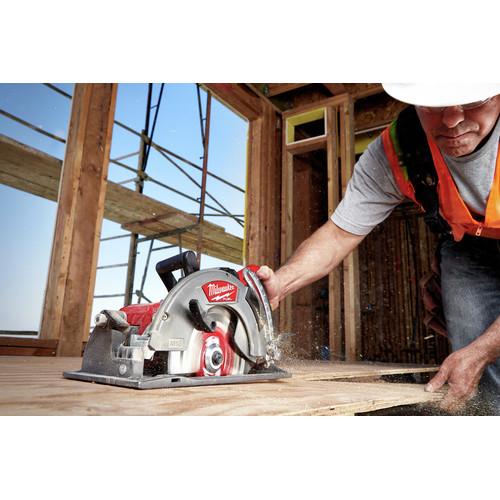 Milwaukee 2830-21HD M18 FUEL Rear Handle 7-1/4 in. Circular Saw Kit - Image 15