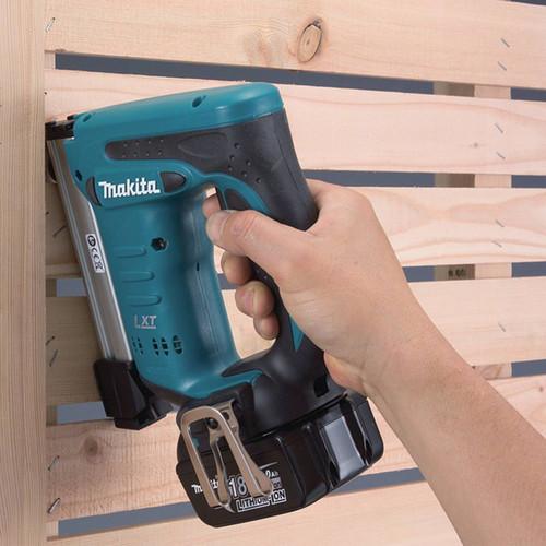 Makita 18V LXT Lithium-Ion 3/8 in. Crown Stapler (Tool Only) - XTS01Z - Image 2