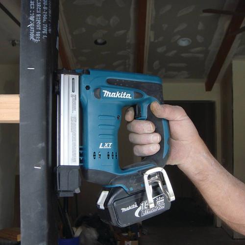 Makita 18V LXT Lithium-Ion 3/8 in. Crown Stapler (Tool Only) - XTS01Z - Image 3