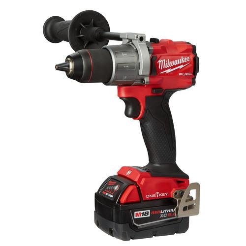 Milwaukee 2996-22 M18 FUEL 1/2 in. Cordless Hammer Drill – 1/4 in. Cordless Impact Driver with ONE-KEY Combo Kit (5 Ah) - Image 2