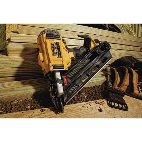 DEWALT 20V MAX XR Dual Speed Framing Nailer Kit - DCN692M1 - Image 10