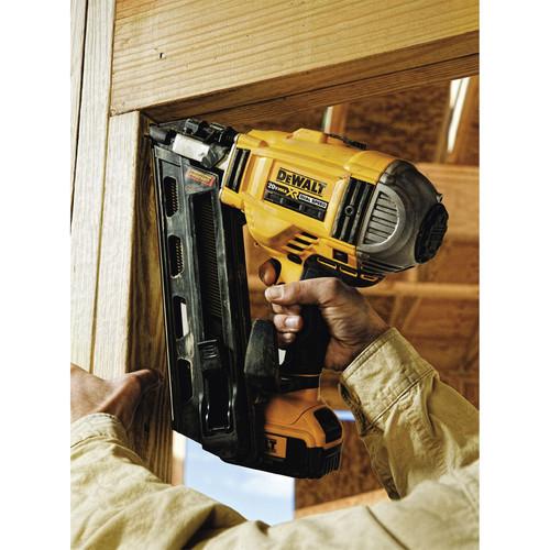 DEWALT 20V MAX XR Dual Speed Framing Nailer Kit - DCN692M1 - Image 11
