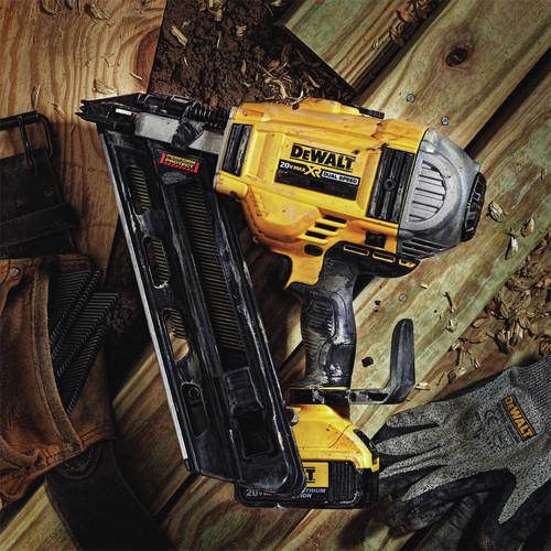 DEWALT 20V MAX XR Dual Speed Framing Nailer Kit - DCN692M1 - Image 16