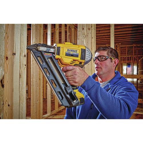 DEWALT 20V MAX XR Dual Speed Framing Nailer Kit - DCN692M1 - Image 17