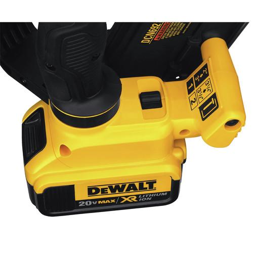 DEWALT 20V MAX XR Dual Speed Framing Nailer Kit - DCN692M1 - Image 9