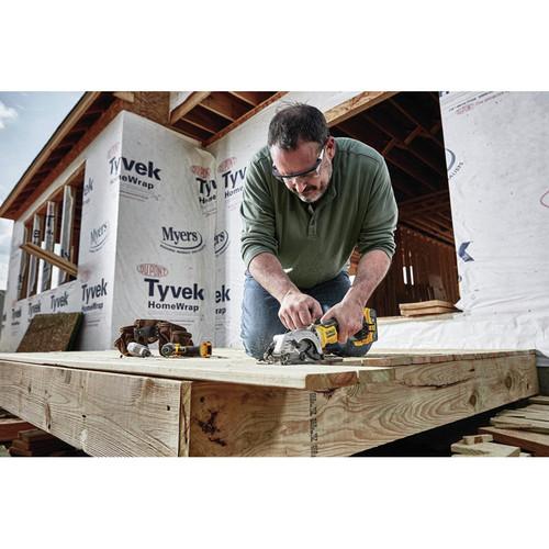 DEWALT ATOMIC 20V MAX 5 Ah Brushless 4-1/2 in. Circular Saw Kit - DCS571P1 - Image 11