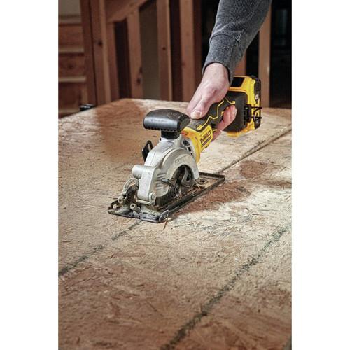 DEWALT ATOMIC 20V MAX 5 Ah Brushless 4-1/2 in. Circular Saw Kit - DCS571P1 - Image 7