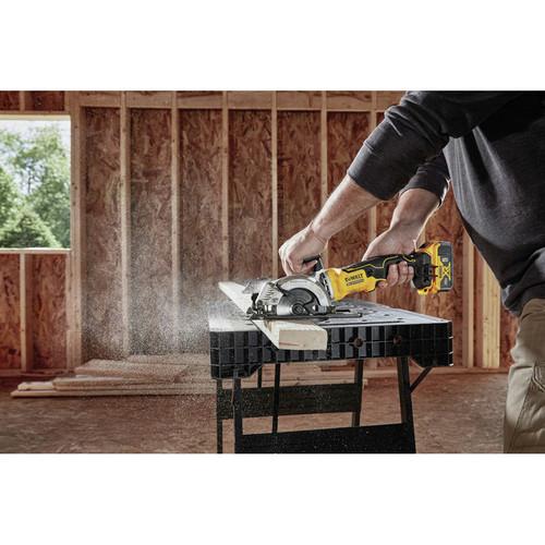 DEWALT ATOMIC 20V MAX 5 Ah Brushless 4-1/2 in. Circular Saw Kit - DCS571P1 - Image 9